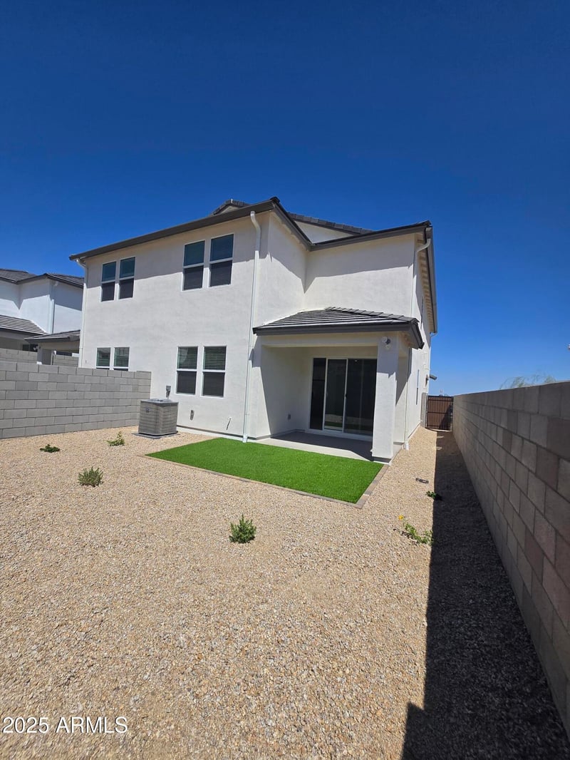 9823 11th St, Phoenix, AZ 85042