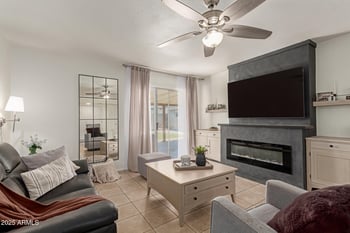 9825 44th Ave, Glendale, AZ 85302