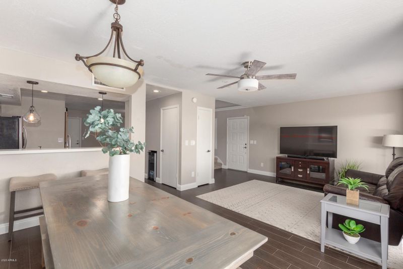 9825 S 44th St, Phoenix, AZ 85044