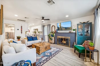 9826 2nd St, Phoenix, AZ 85020