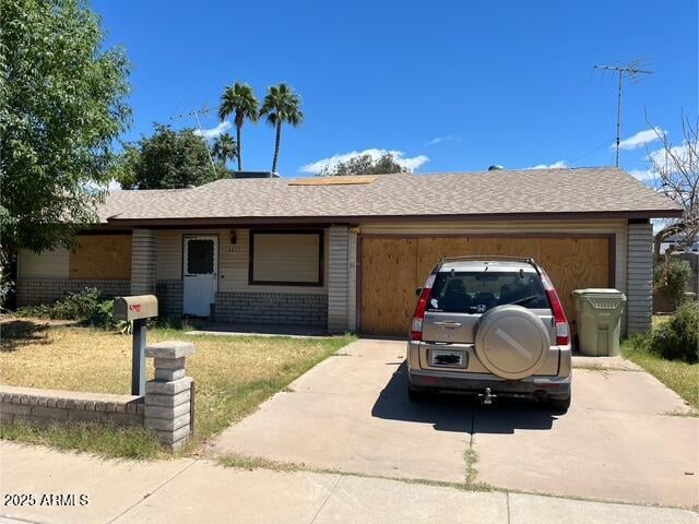 9827 47th Dr, Glendale, AZ 85302