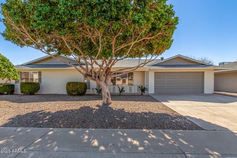 9827 Lindgren Ave, Sun City, AZ 85373