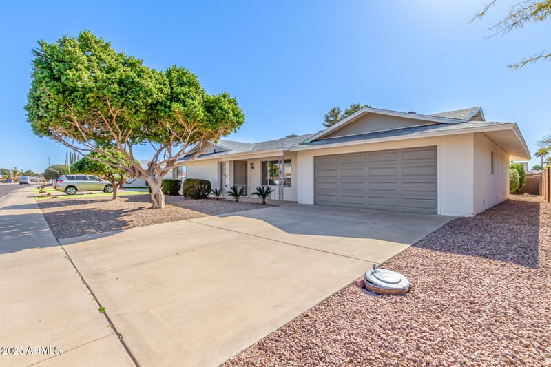 9827 Lindgren Ave, Sun City, AZ 85373