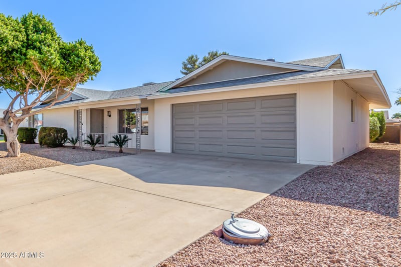9827 Lindgren Ave, Sun City, AZ 85373