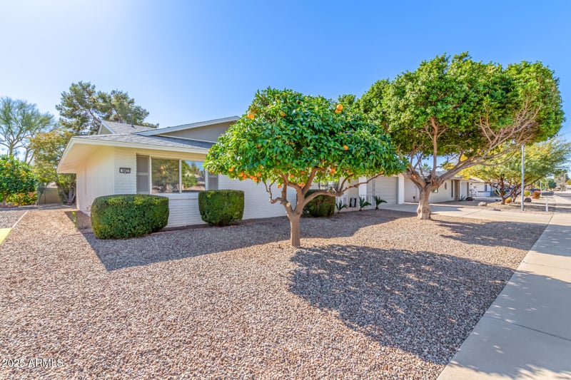 9827 Lindgren Ave, Sun City, AZ 85373
