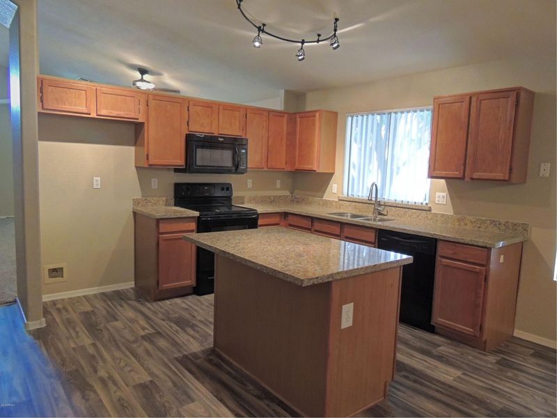 983 E Constitution Dr, Chandler, AZ 85225