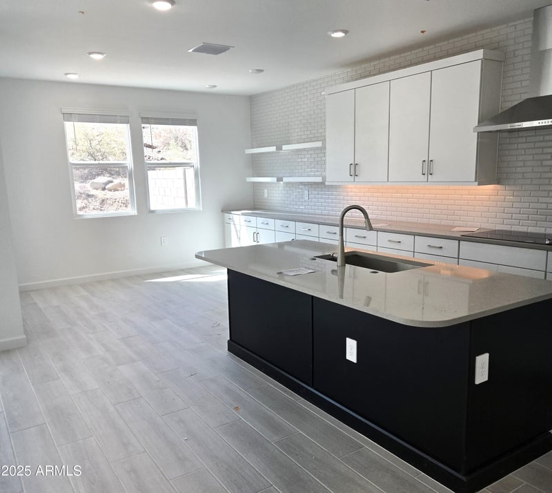 9831 11th St, Phoenix, AZ 85042