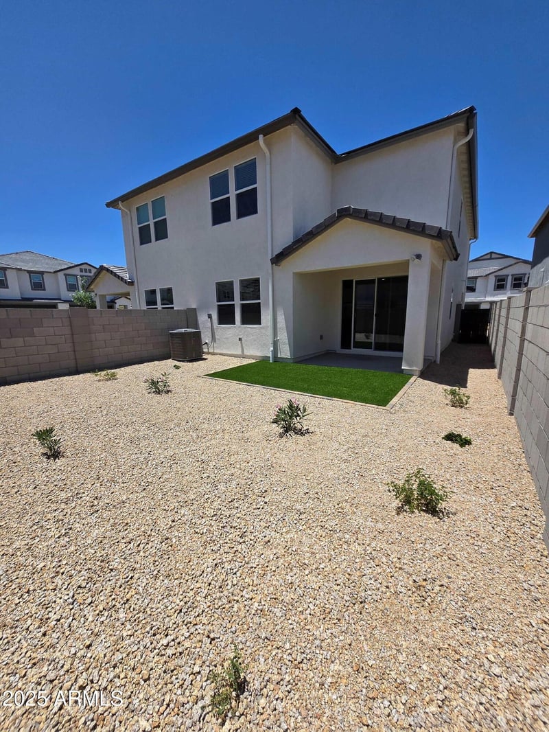 9831 11th St, Phoenix, AZ 85042