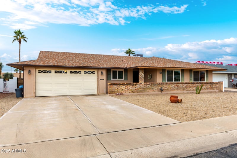 9832 102nd Dr, Sun City, AZ 85351