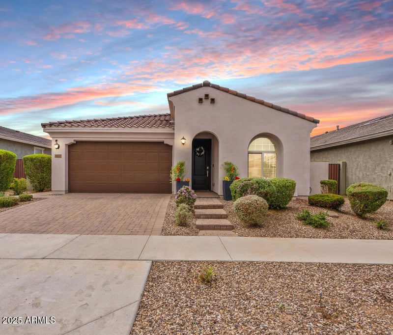 9833 Red Giant Dr, Mesa, AZ 85212