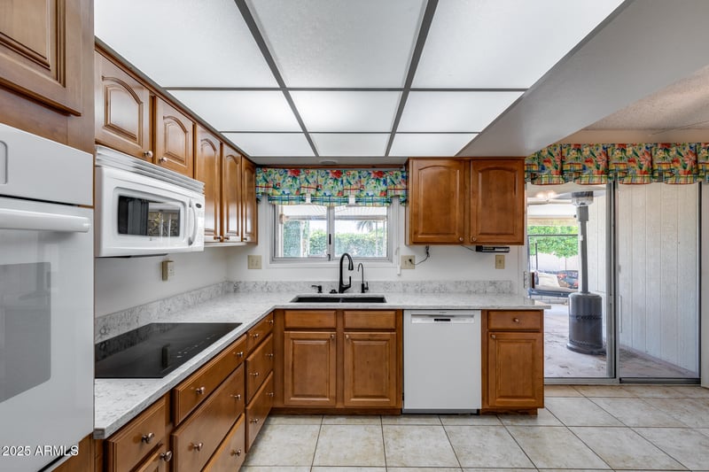 9839 Cedar Dr, Sun City, AZ 85351