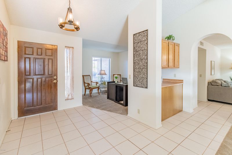 9839 W Oraibi Dr, Peoria, AZ 85382