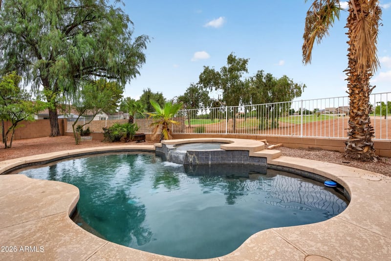 984 Western Skies Dr, Gilbert, AZ 85296
