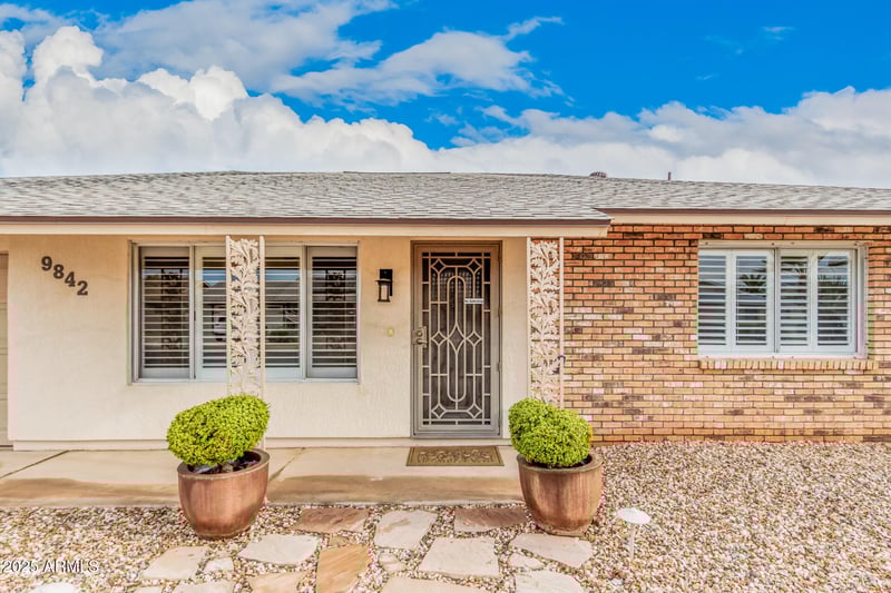 9842 Royal Oak Rd, Sun City, AZ 85351