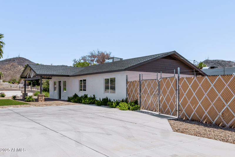 9845 15th Ave, Phoenix, AZ 85021