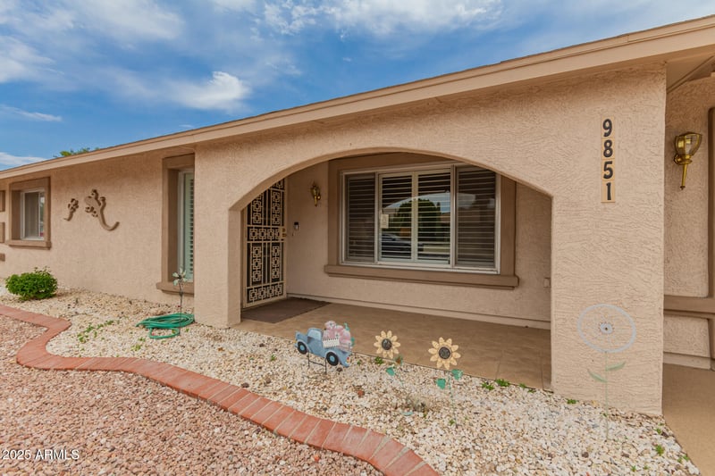 9851 Cedar Dr, Sun City, AZ 85351