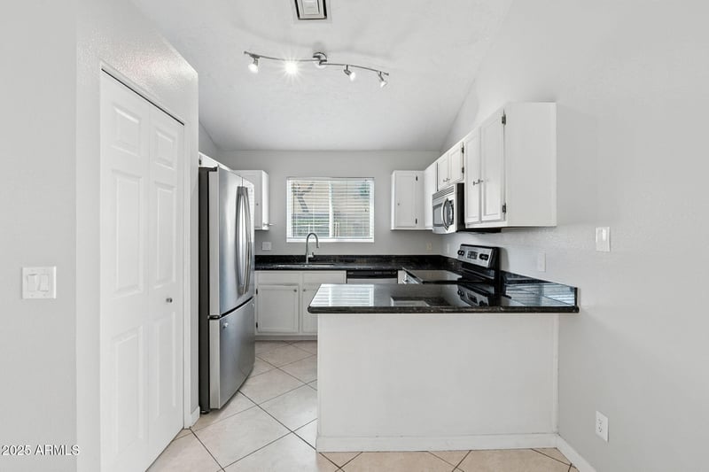 9852 46th St, Phoenix, AZ 85044