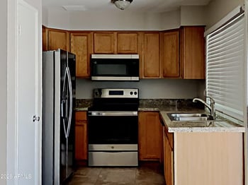 9855 56th Dr, Glendale, AZ 85302