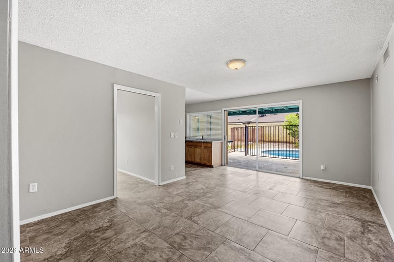 9855 N 56th Dr, Glendale, AZ 85302