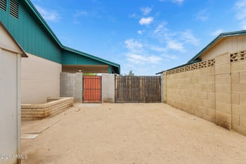 9855 56th Dr, Glendale, AZ 85302