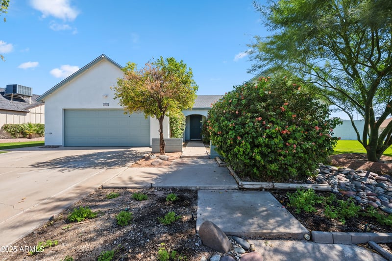 9865 46th St, Phoenix, AZ 85044