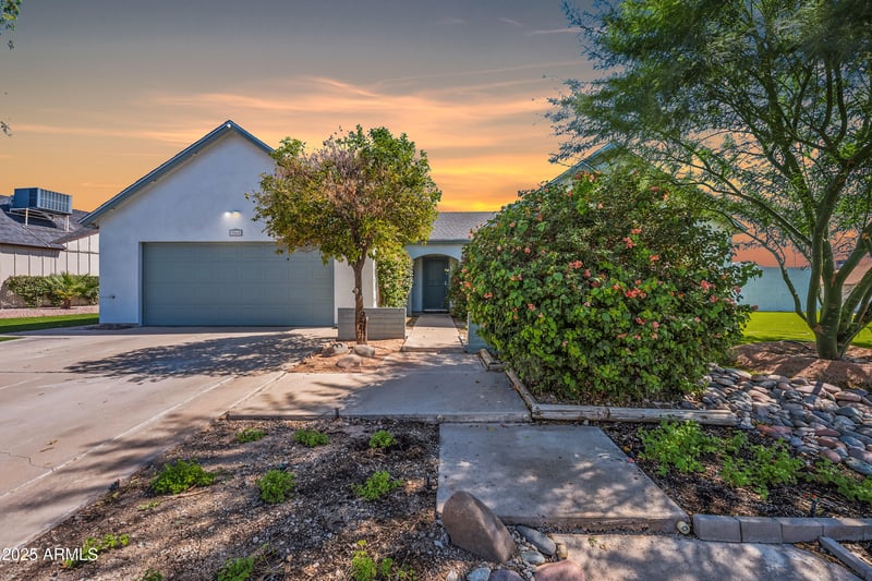 9865 46th St, Phoenix, AZ 85044