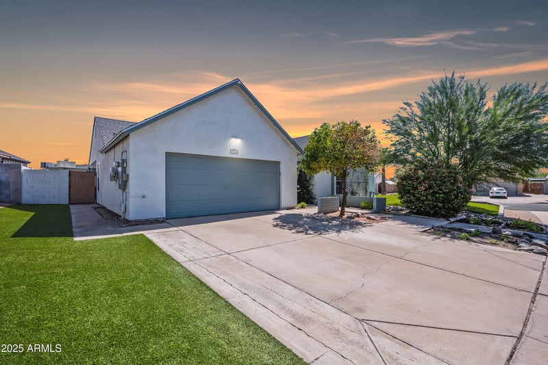 9865 46th St, Phoenix, AZ 85044
