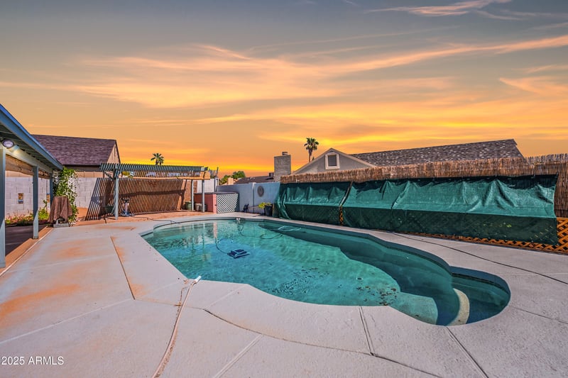 9865 46th St, Phoenix, AZ 85044