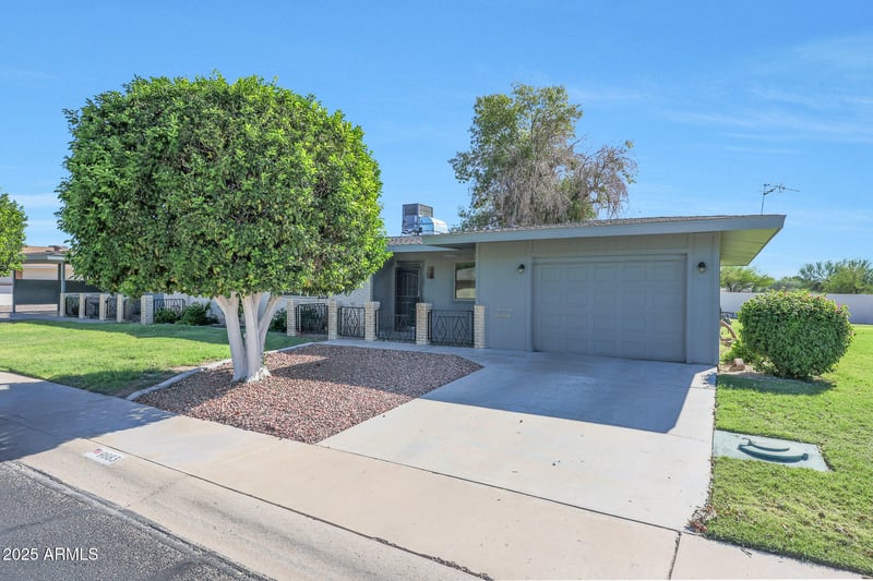 9883 Balboa Dr, Sun City, AZ 85351