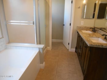 9886 Salter Dr, Peoria, AZ 85382
