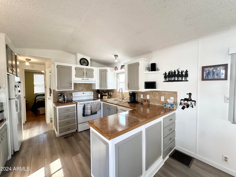 99 Kaoline Dr, Apache Junction, AZ 85119