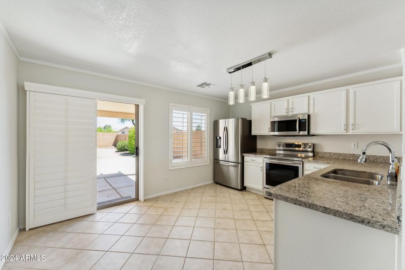 990 E Silversmith Trl, San Tan Valley, AZ 85143