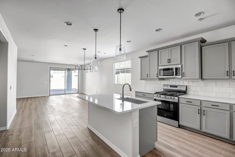 990 Finch Dr, Queen Creek, AZ 85140