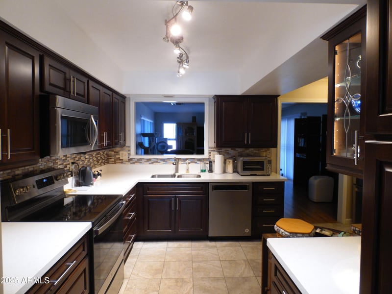 9901 Mescalero Ct, Sun City, AZ 85373