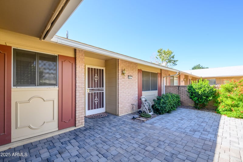 9905 Spruce Dr, Sun City, AZ 85351