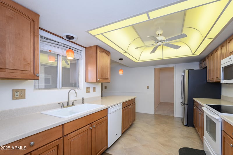 9905 Spruce Dr, Sun City, AZ 85351