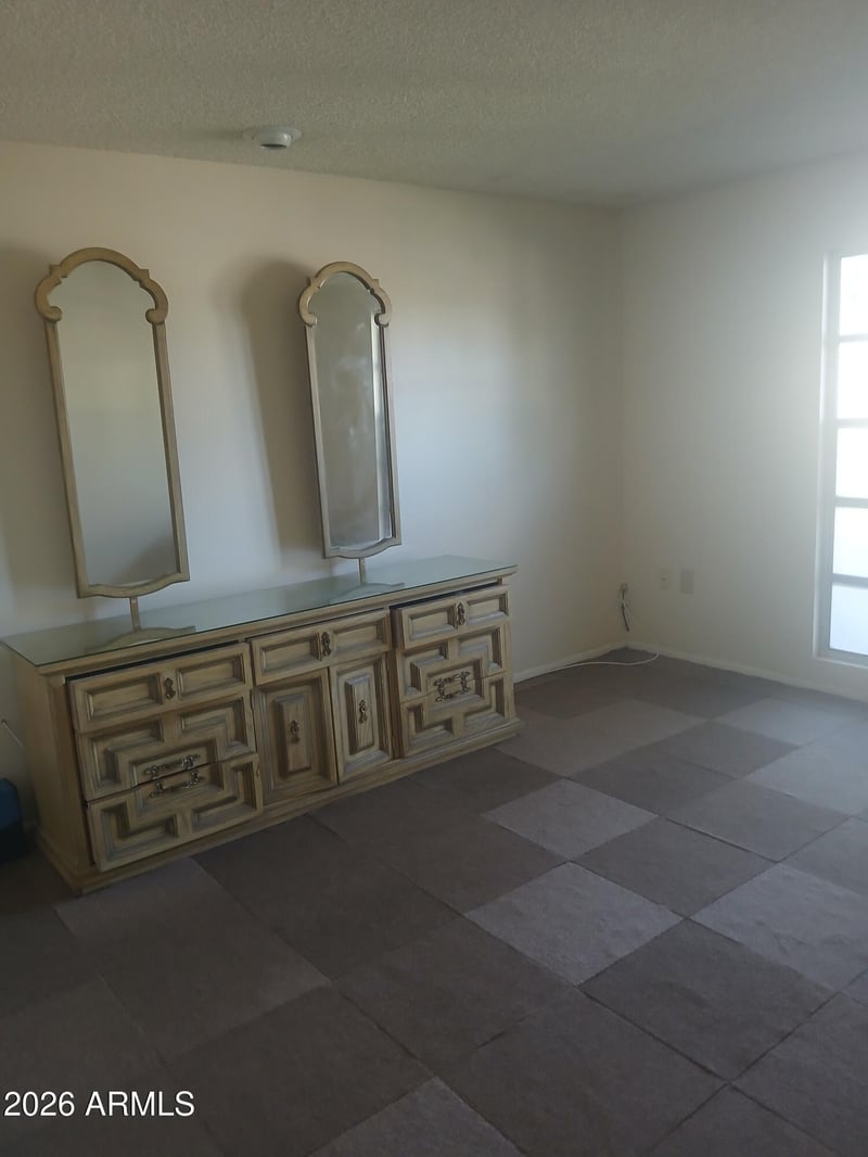 9905 Hawthorn Dr, Sun City, AZ 85351