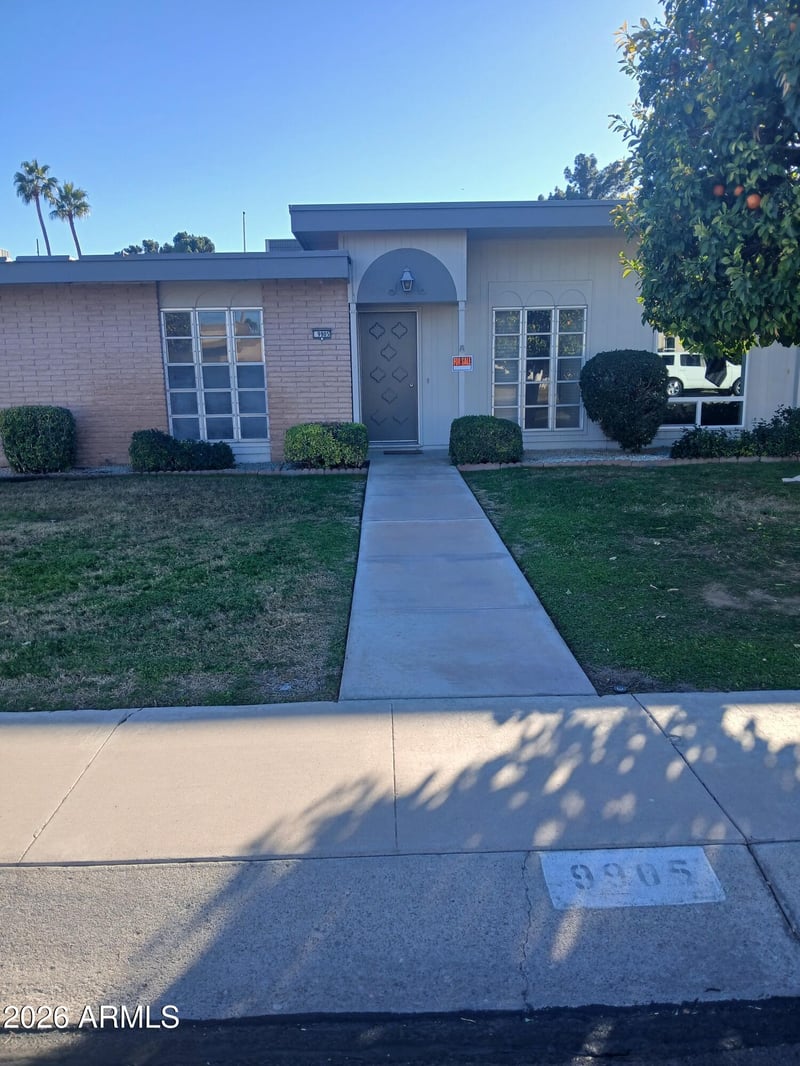 9905 Hawthorn Dr, Sun City, AZ 85351
