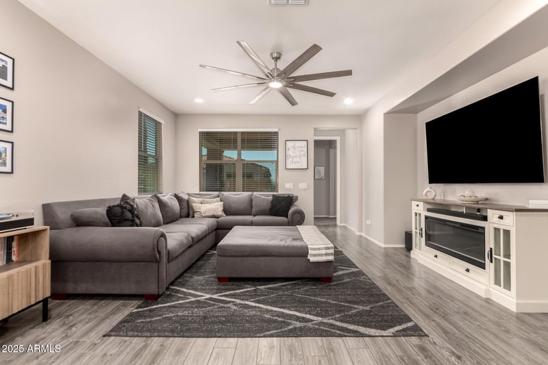 9909 Theia Dr, Mesa, AZ 85212