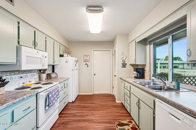 9912 Sandstone Dr, Sun City, AZ 85351
