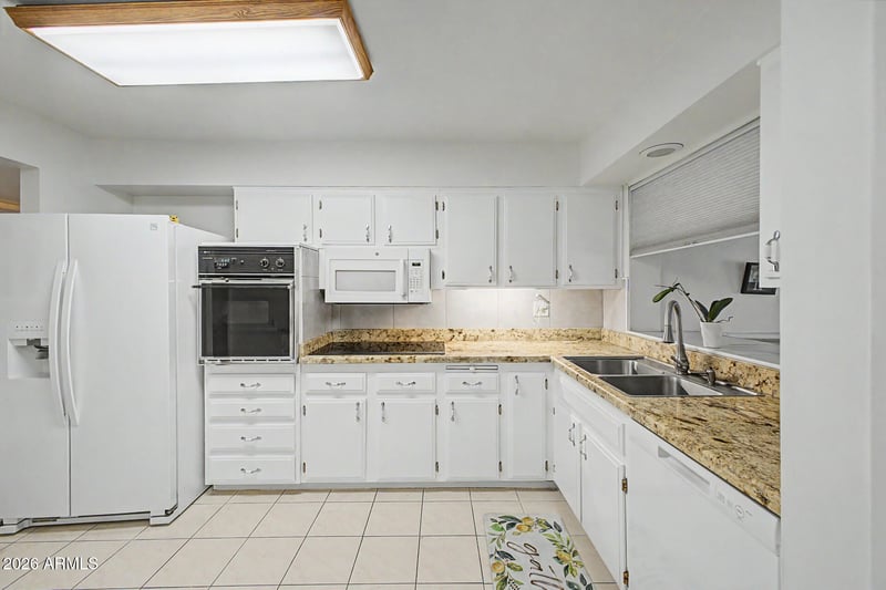 9914 Bright Angel Cir, Sun City, AZ 85351