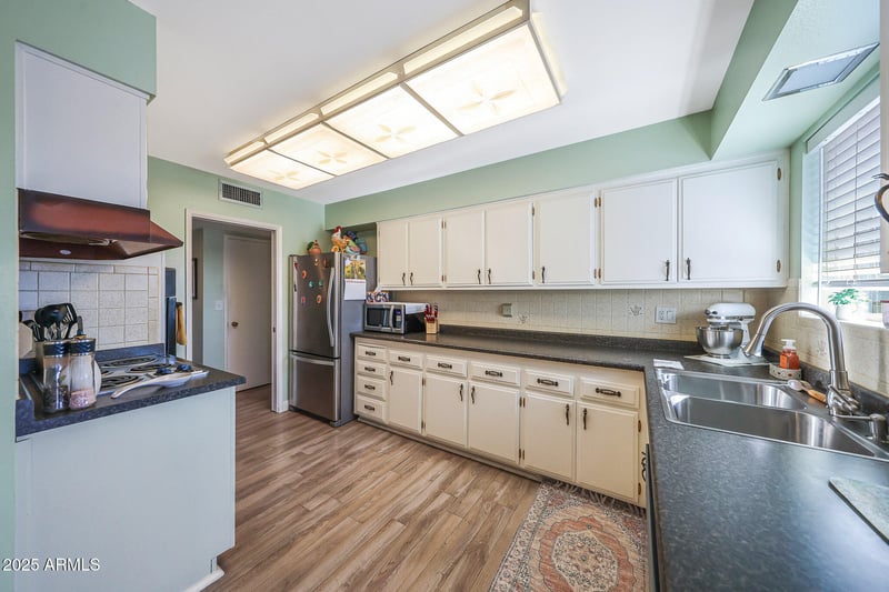 9915 Hope Cir, Sun City, AZ 85351