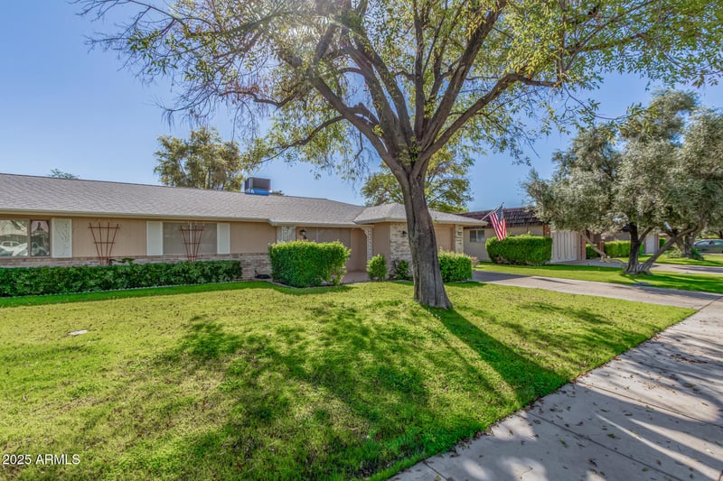 9915 Sandstone Dr, Sun City, AZ 85351