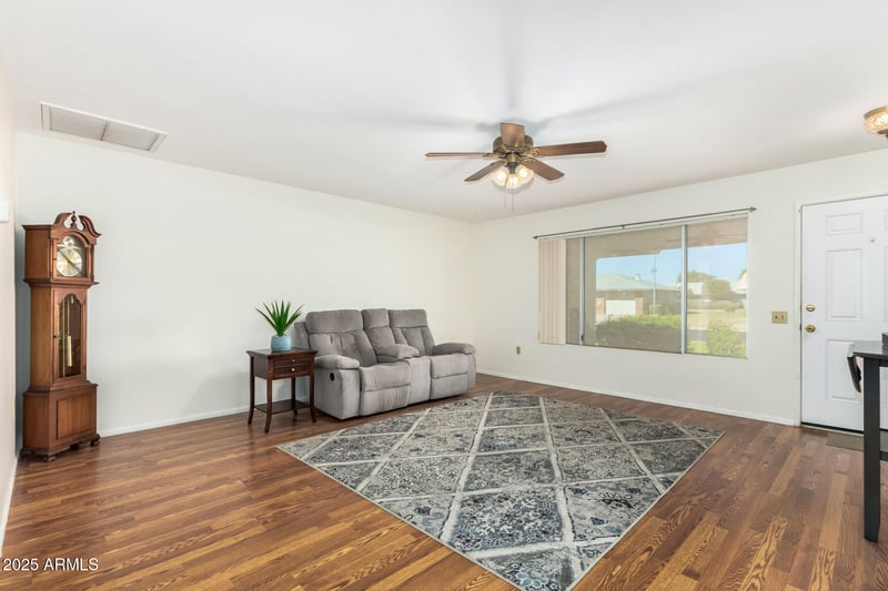 9915 Sandstone Dr, Sun City, AZ 85351