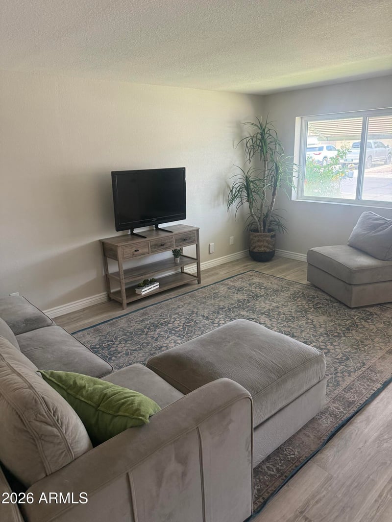 9918 N 95th Dr #B, Peoria, AZ 85345