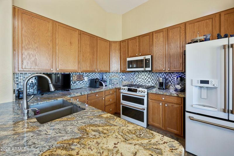 992 S Roanoke St, Gilbert, AZ 85296