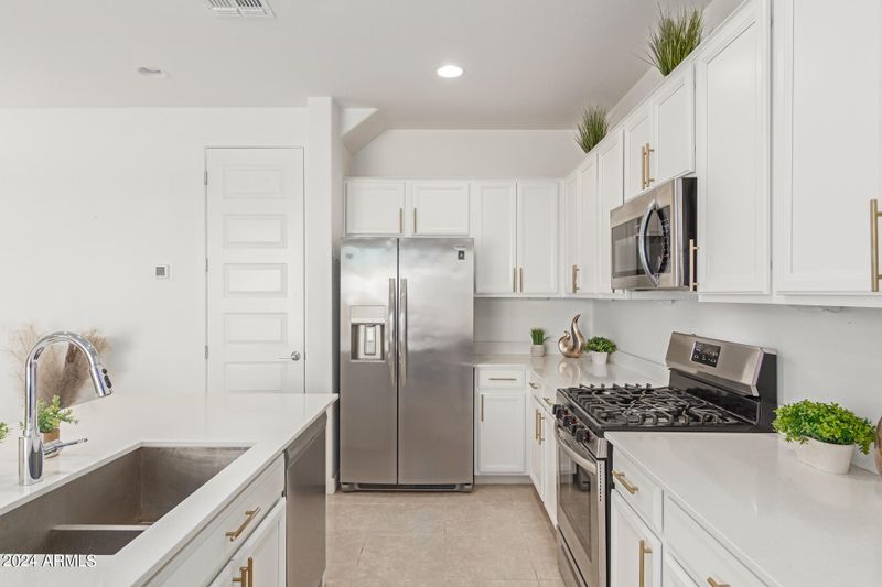 9921 E Tahoe Ave, Mesa, AZ 85212