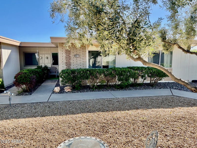 9921 Hutton Dr, Sun City, AZ 85351