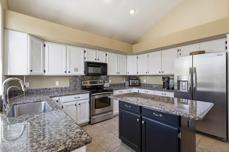 9922 N 57th Ln, Glendale, AZ 85302