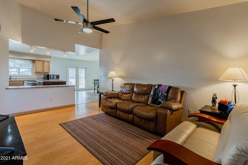 9922 N 87th Dr, Peoria, AZ 85345